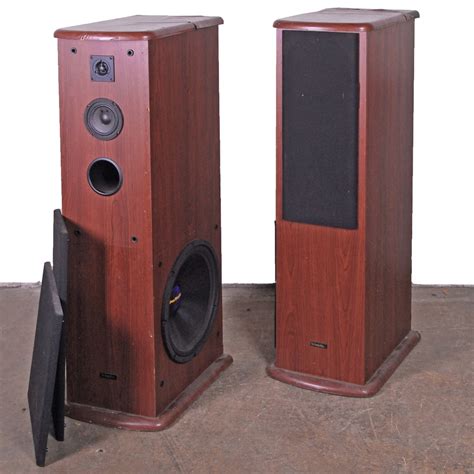 5''Dual 15'' woofers, 5'' mid/tweeter and hornsSpeakers are untested, fabric on cabinets/boxes is snagged and pille. . Pro studio tower speakers